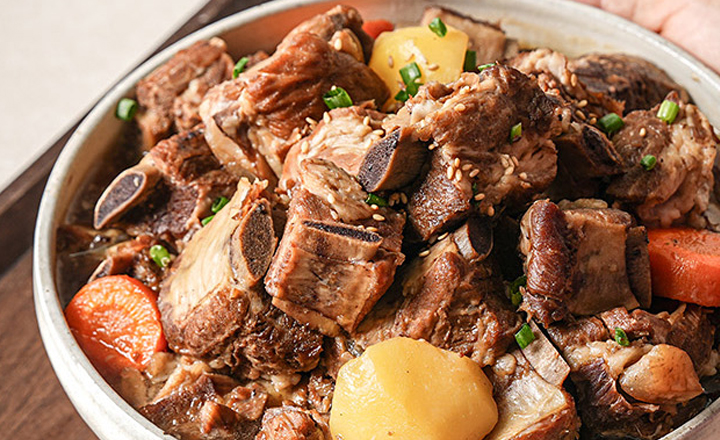 촉촉 야들한<br>돼지갈비찜